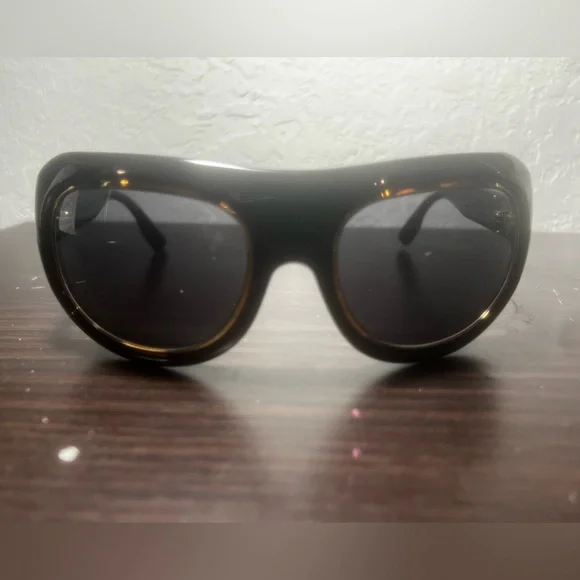 Gucci | Accessories | Gucci Black Sunglasses Modern Sporty  display picture 3
